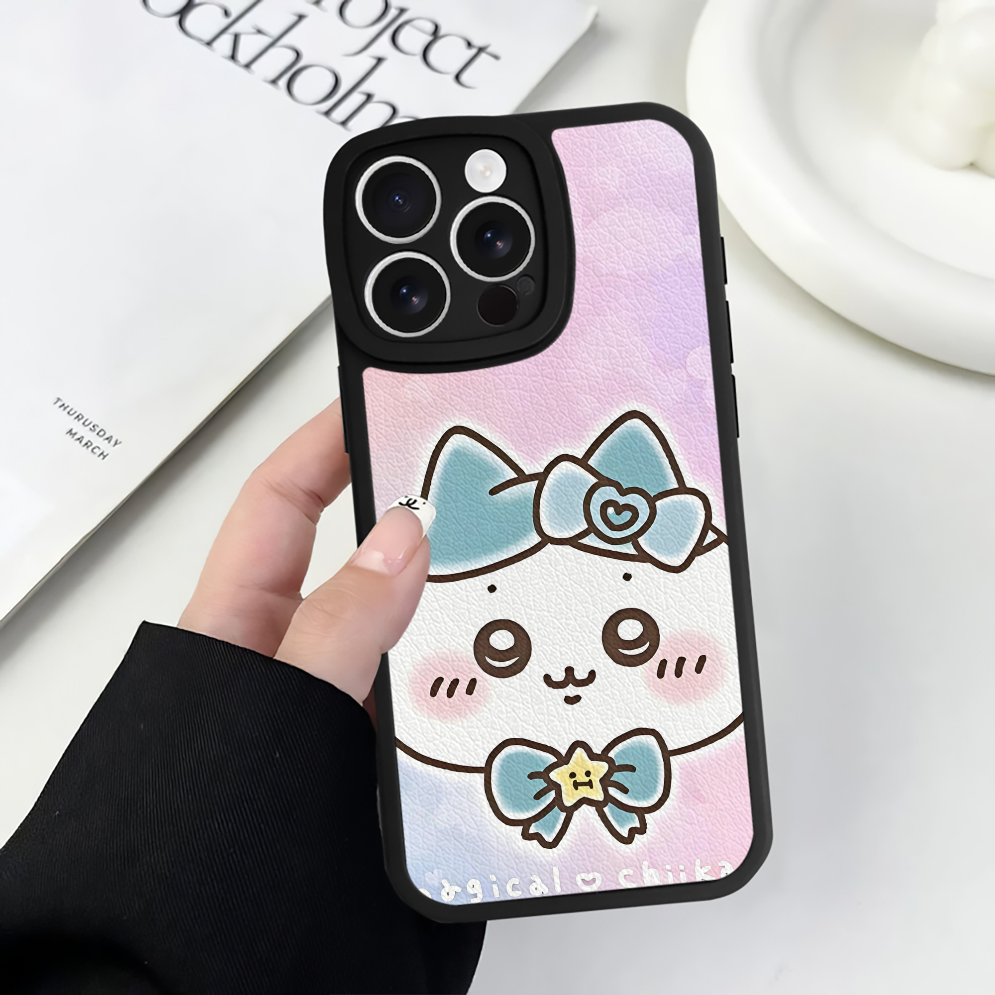 （画像用） ちいかわ Chii-kawa 【iPhone 16シリーズ対応】シリコンスマホケース（レザー調） 材質：シリコン